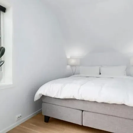 Apartment Wonderfully Located, 2br, Balcony Alesund