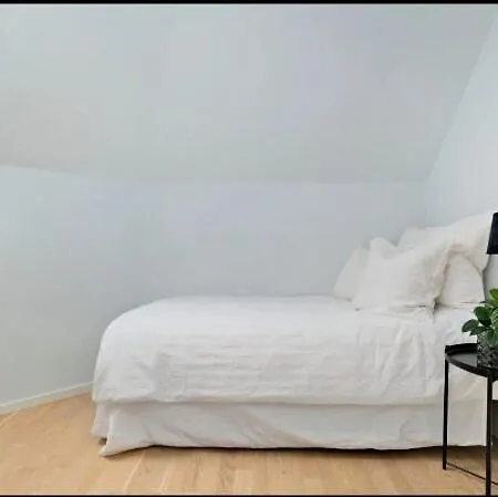 Wonderfully Located, 2br, Balcony