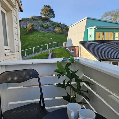 Daire Wonderfully Located, 2br, Balcony