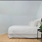 Wonderfully Located, 2br, Balcony